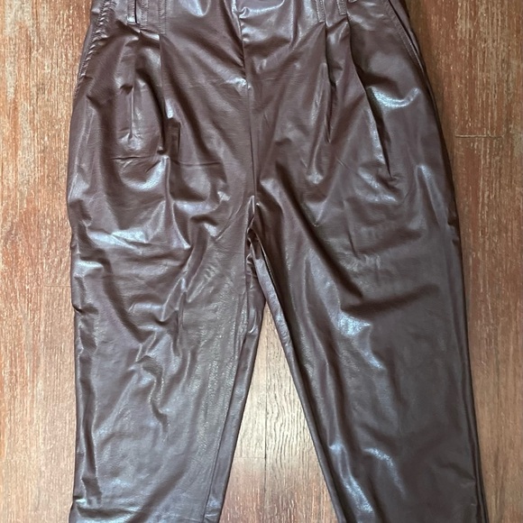 NWT Lysse Ruth Pleated Crop Pant in Deep Mulberry - Medium - Picture 7 of 12